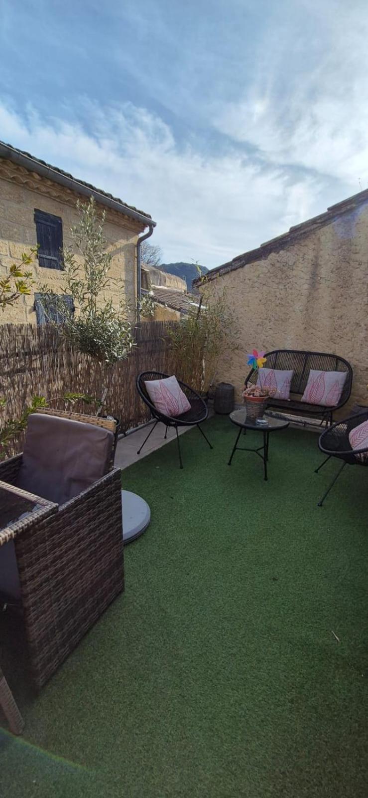 Proche D'Uzes La Terrasse Du Soleil Levant Collias Exteriér fotografie
