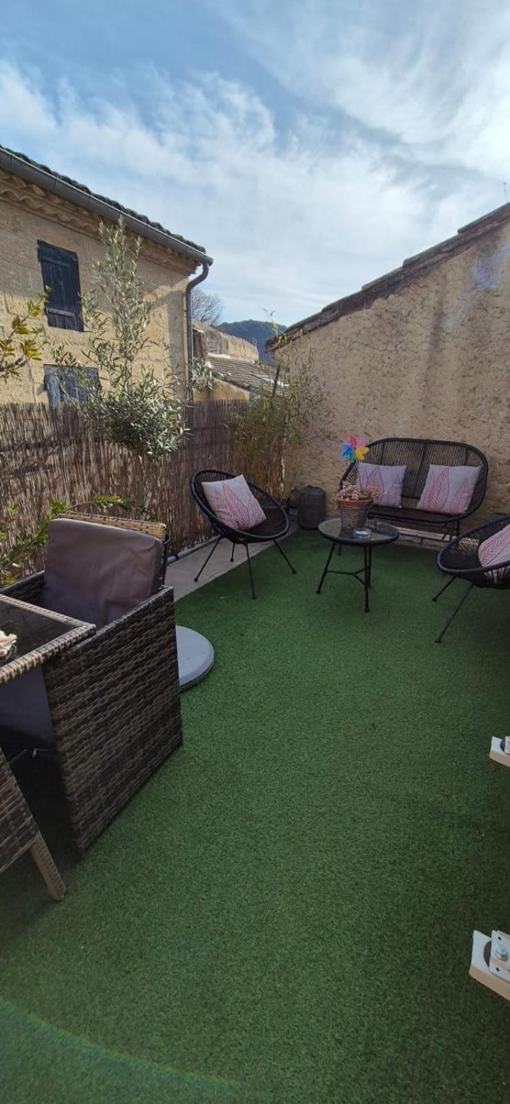 Proche D'Uzes La Terrasse Du Soleil Levant Collias Exteriér fotografie